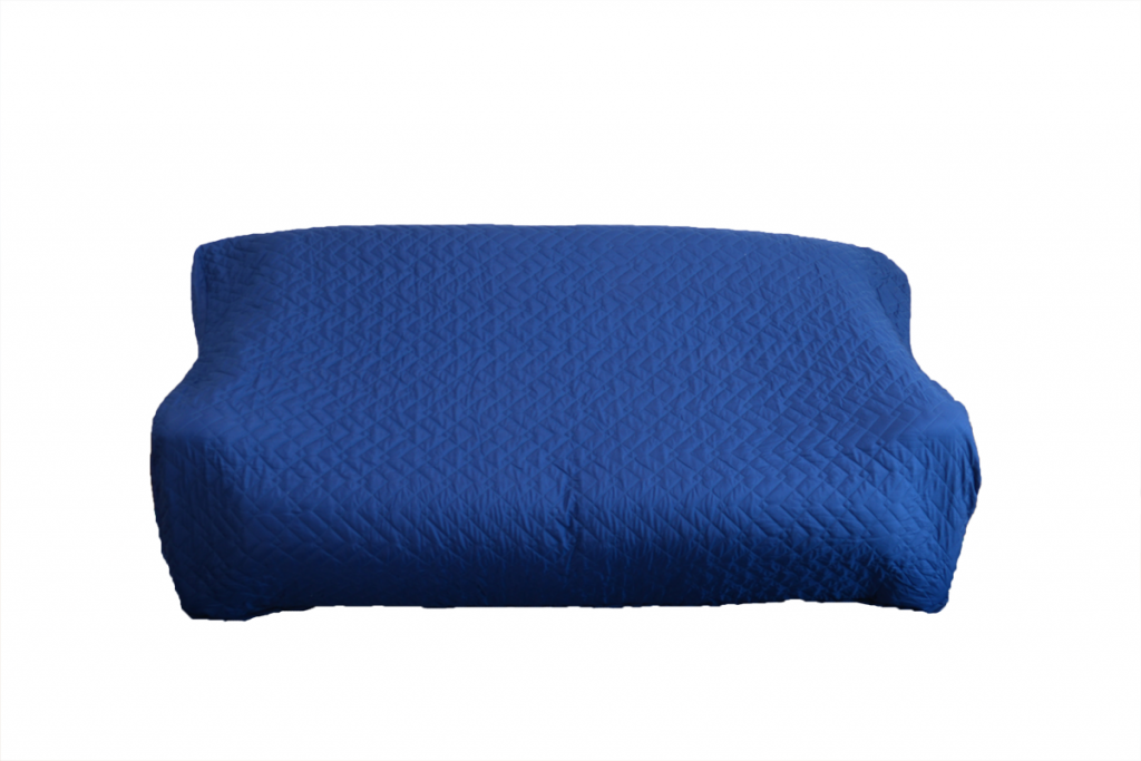 ソファーカバーをかぶせて、底面のロープを絞ると、かんたんに梱包ができます。